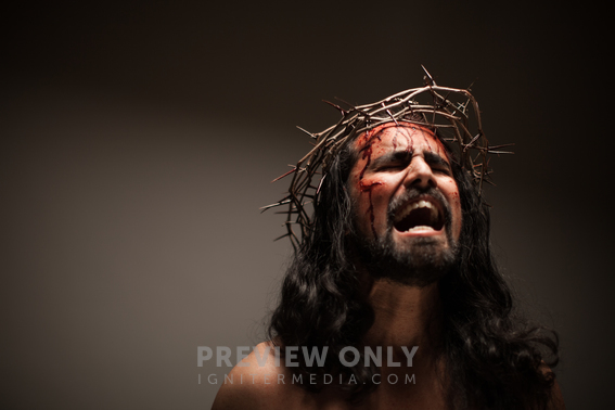 the-suffering-of-christ-jesus-crying-in-pain-while-wearing-his-crown